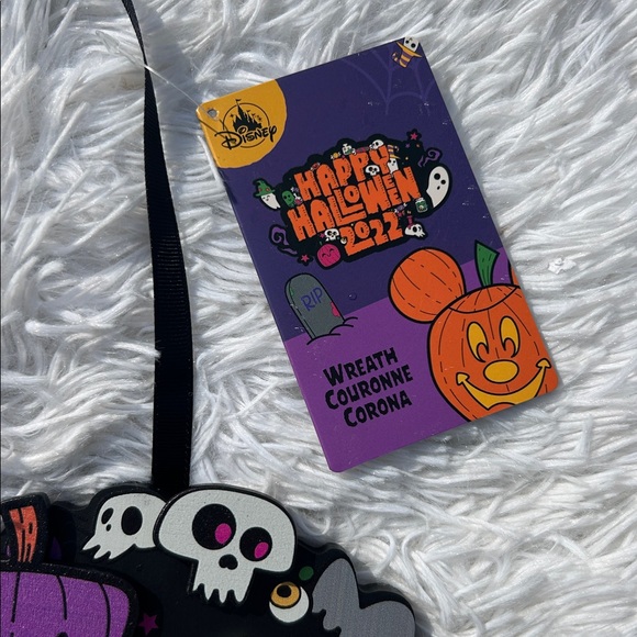 Disney Parks 2022 Mickey Mouse and Friends ''Happy Halloween” Door Wreath NEW - Picture 10 of 15